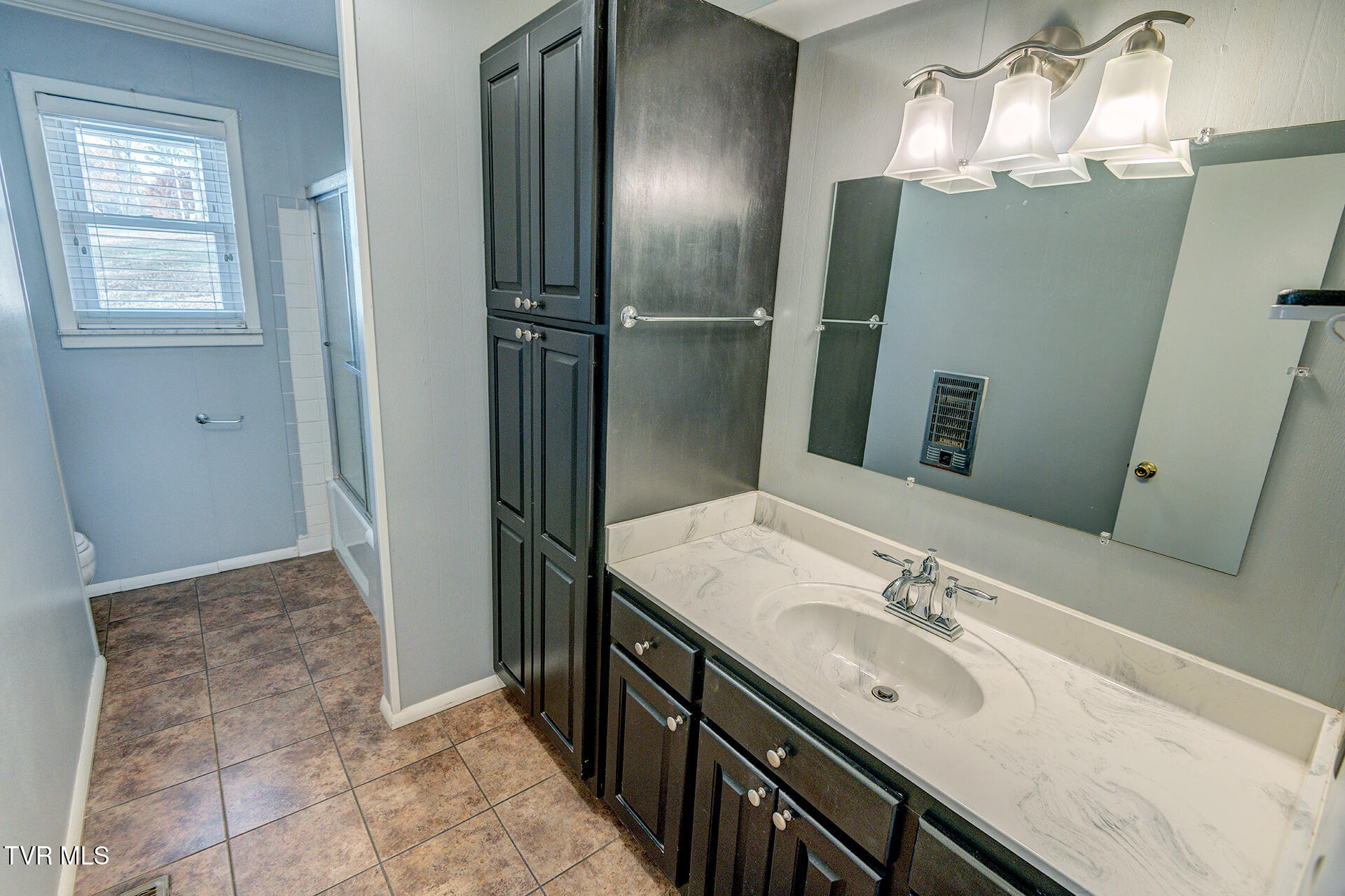 280 Falcon Circle Afton, TN 37616 - Photo 46 of 52 Full Bathroom 2