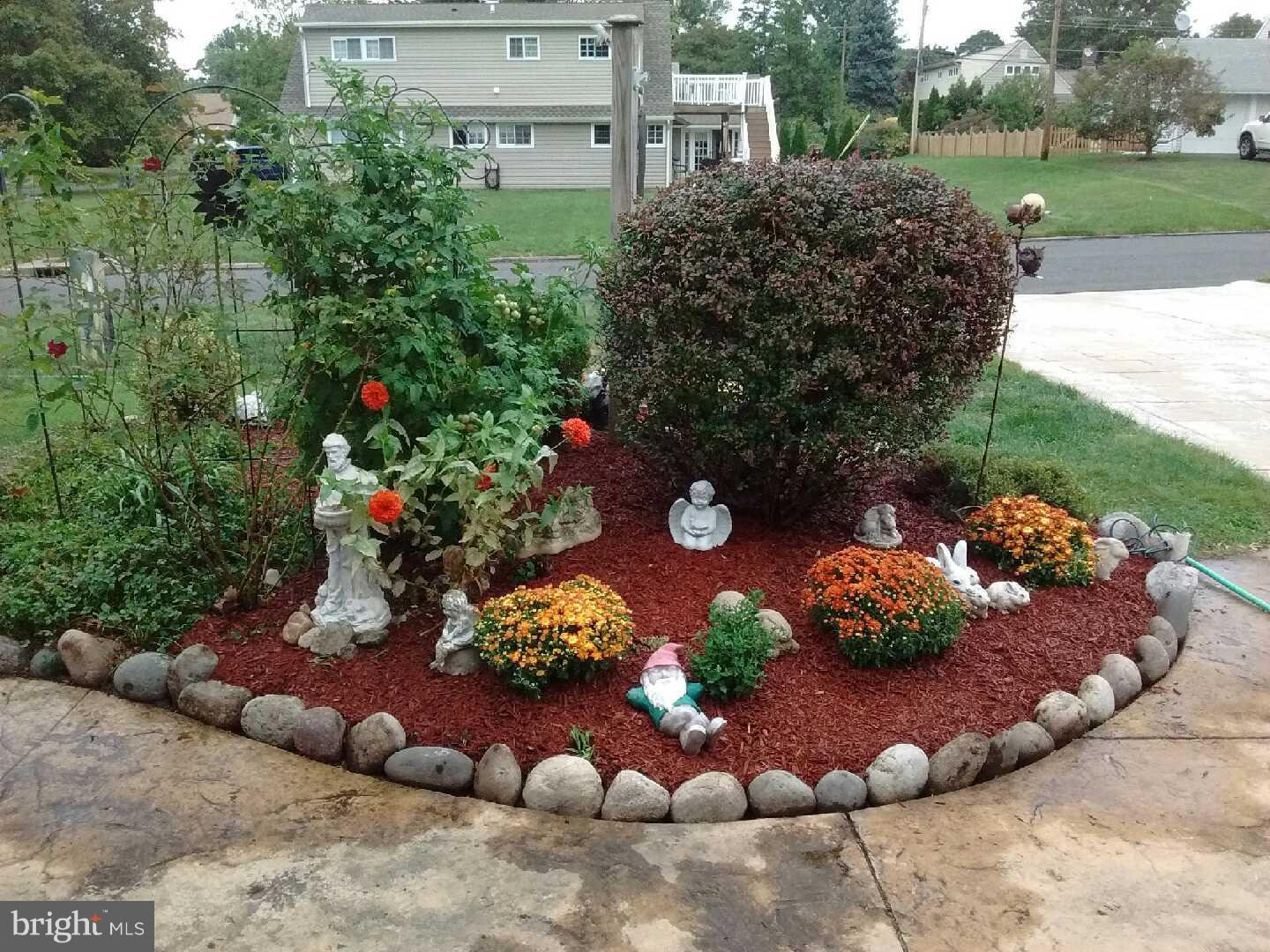 87 Firtree Road Levittown, PA 19056 - Photo 3 of 22 Front Yard