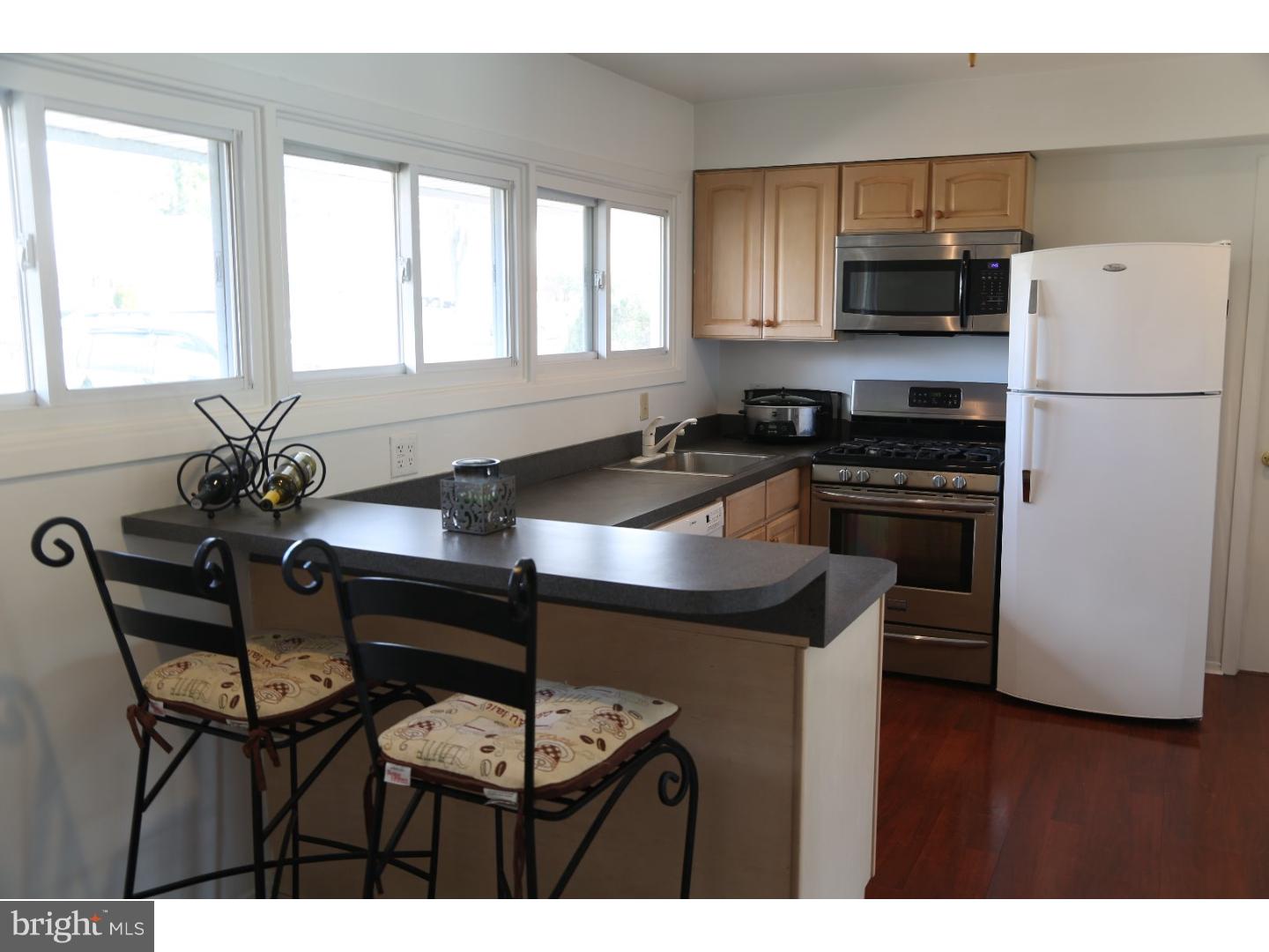 87 Firtree Road Levittown, PA 19056 - Photo 5 of 22 Gallery Image 5