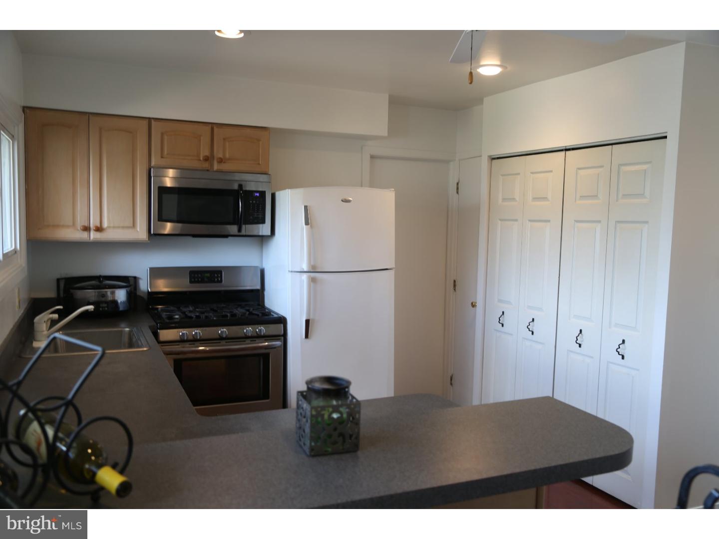 87 Firtree Road Levittown, PA 19056 - Photo 6 of 22 Gallery Image 6