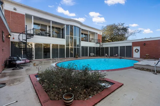 $449,500 | 1004 Hickory Avenue, McComb, MS 39648