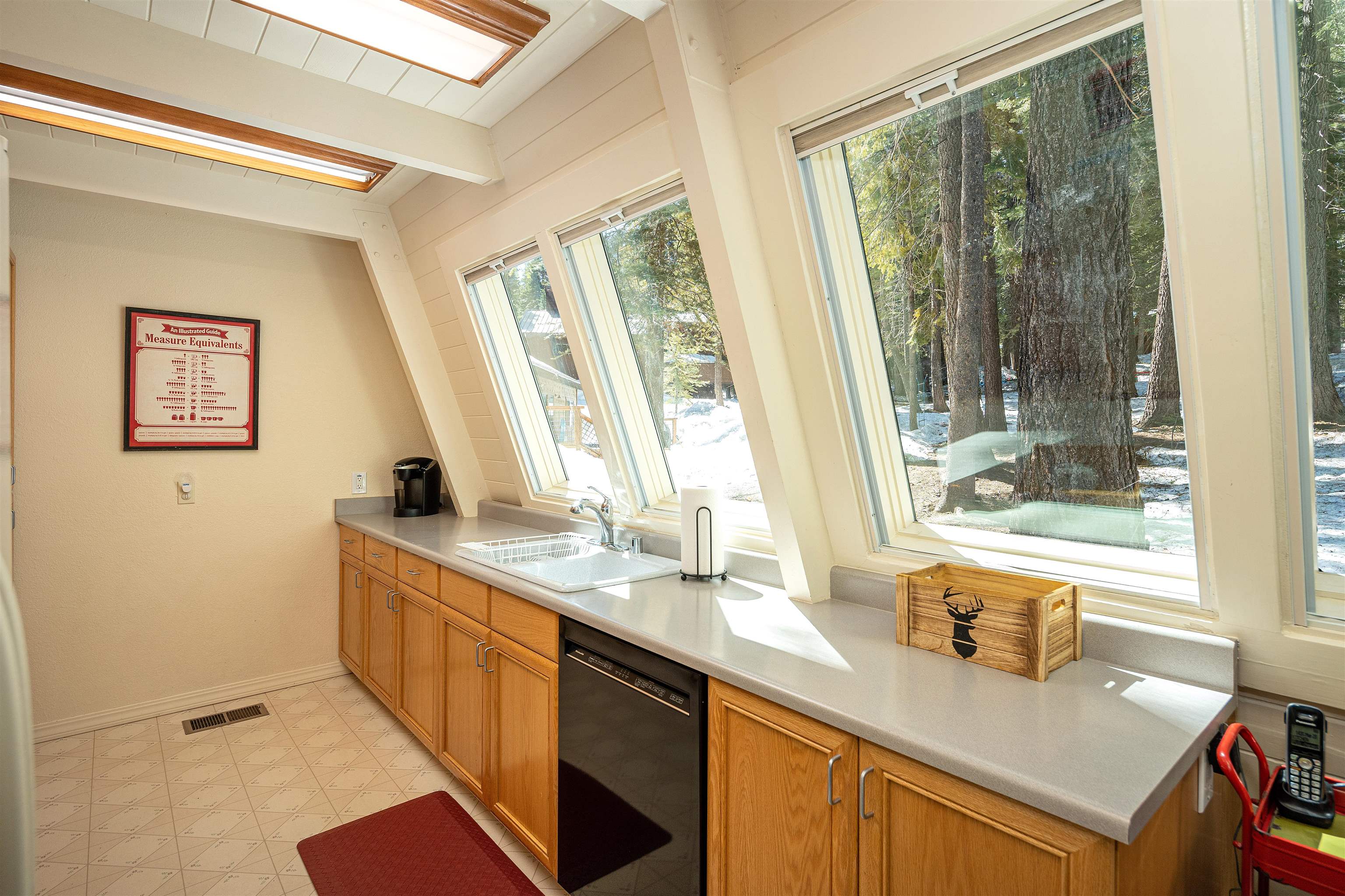 14338 Tyrol Road Truckee, CA 96161 - Photo 11 of 21 Gallery Image 11