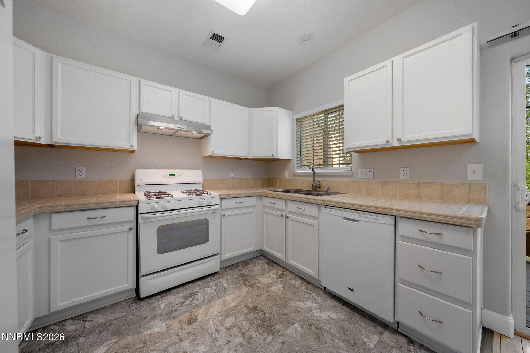 4610 Kathleen Denise Lane Reno, NV 89503 - Photo 4 of 24 4