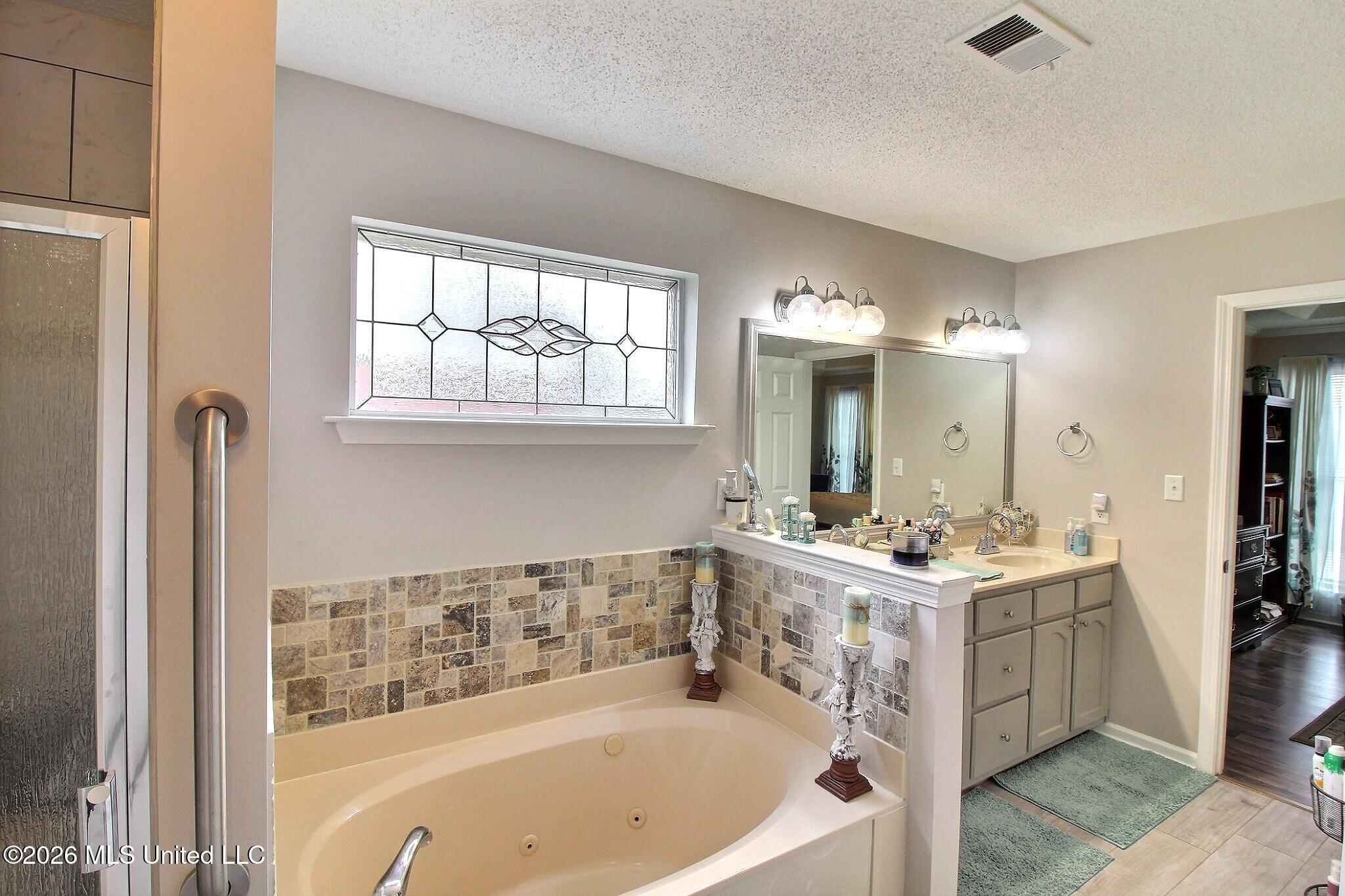 6430 Sandbourne West Olive Branch, MS 38654 - Photo 14 of 26 Primary Bathroom