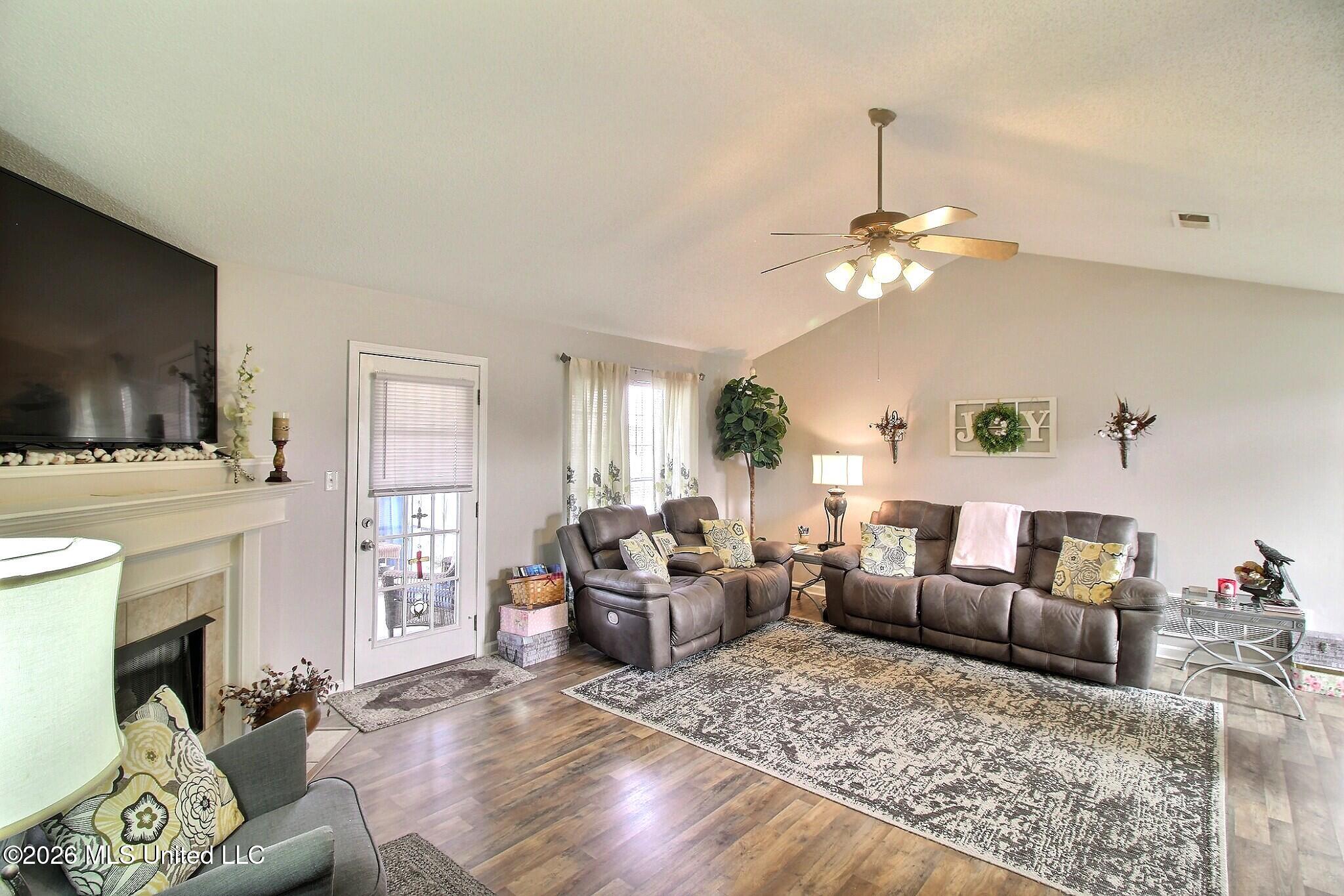 6430 Sandbourne West Olive Branch, MS 38654 - Photo 6 of 26 Great Room