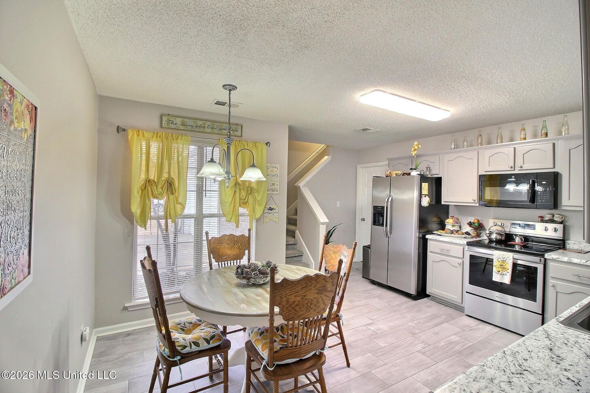 6430 Sandbourne West Olive Branch, MS 38654 - Photo 10 of 26 Kitchen & Breakfast Area