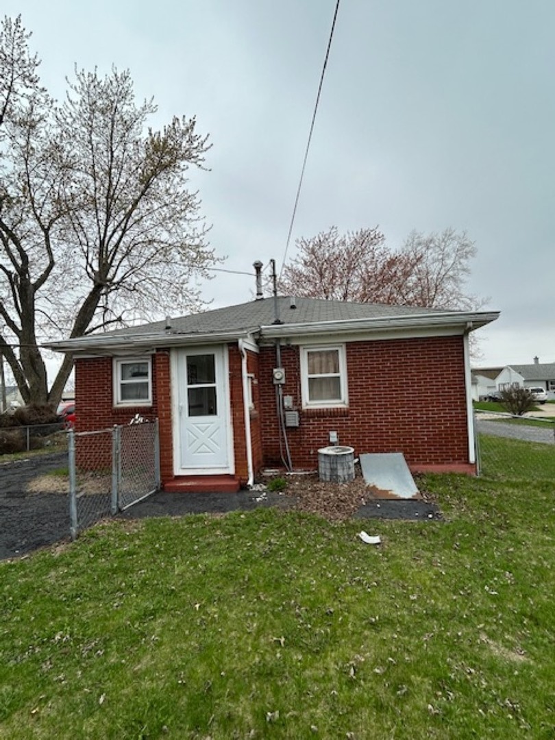 421 4th Street East Milan, IL 61264 - Photo 2 of 12
