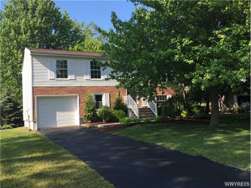 233 Robin Road Amherst, NY 14228 - Photo 1 of 1 Exterior Front.