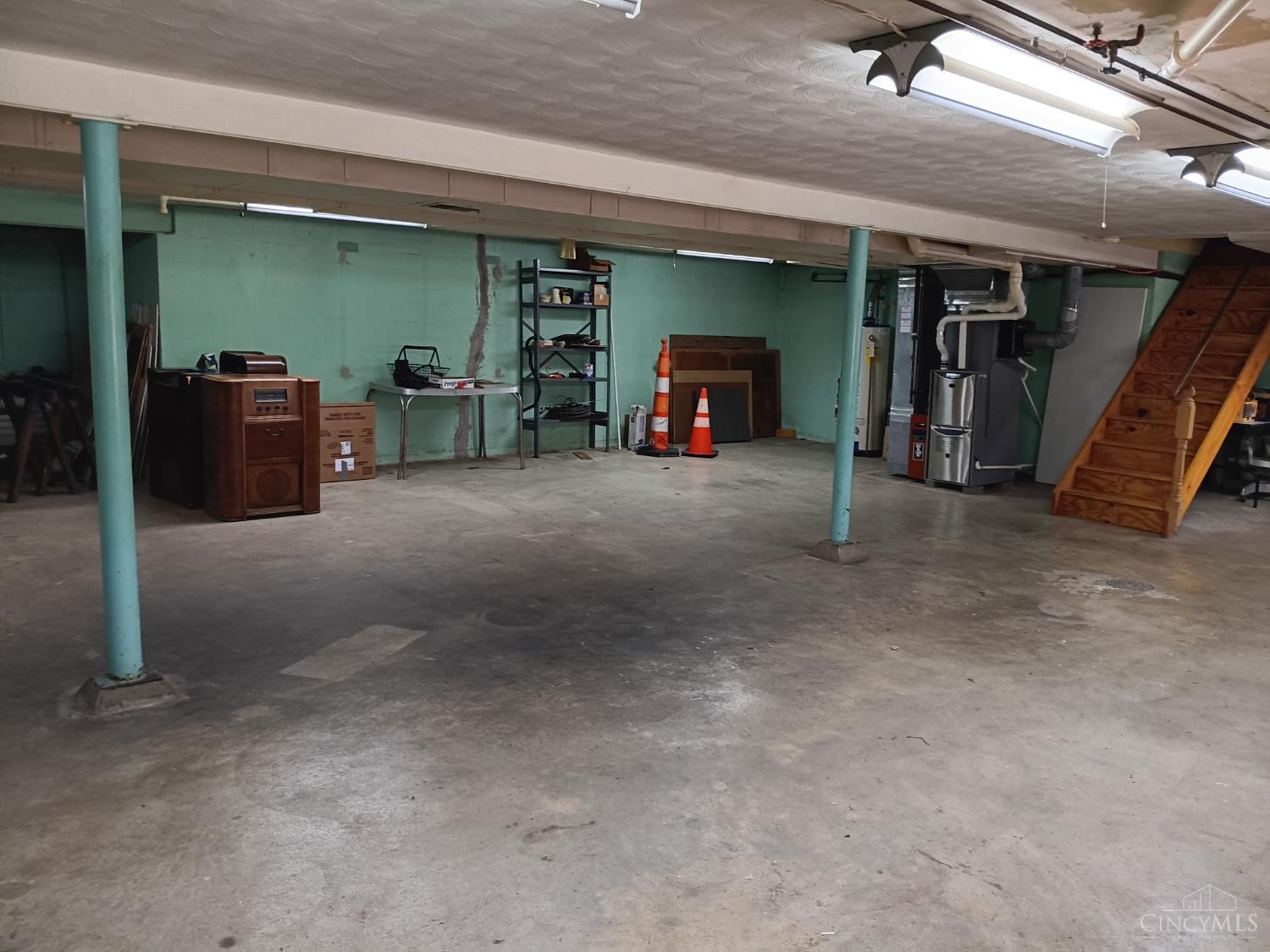 3775 Boomer Road Cincinnati, OH 45247 - Photo 29 of 46