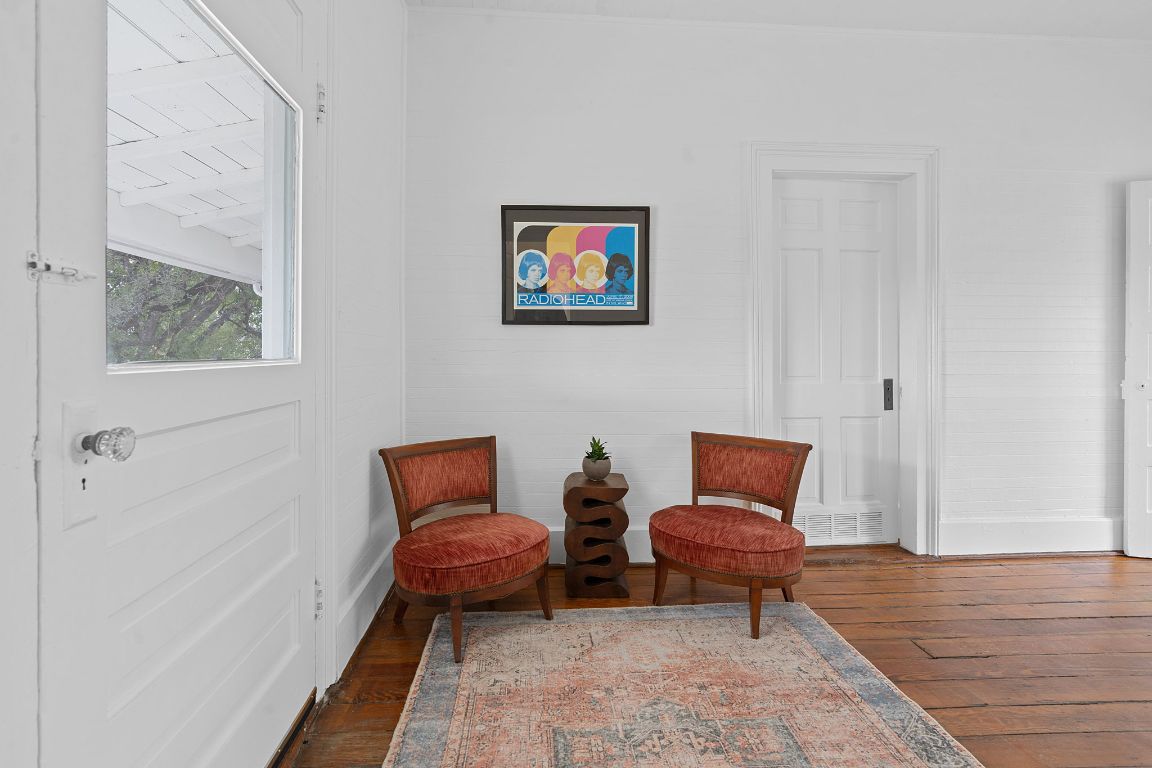 810 East 13th Street Austin, TX 78702 - Photo 19 of 39 a couple of chairs sitting in a room