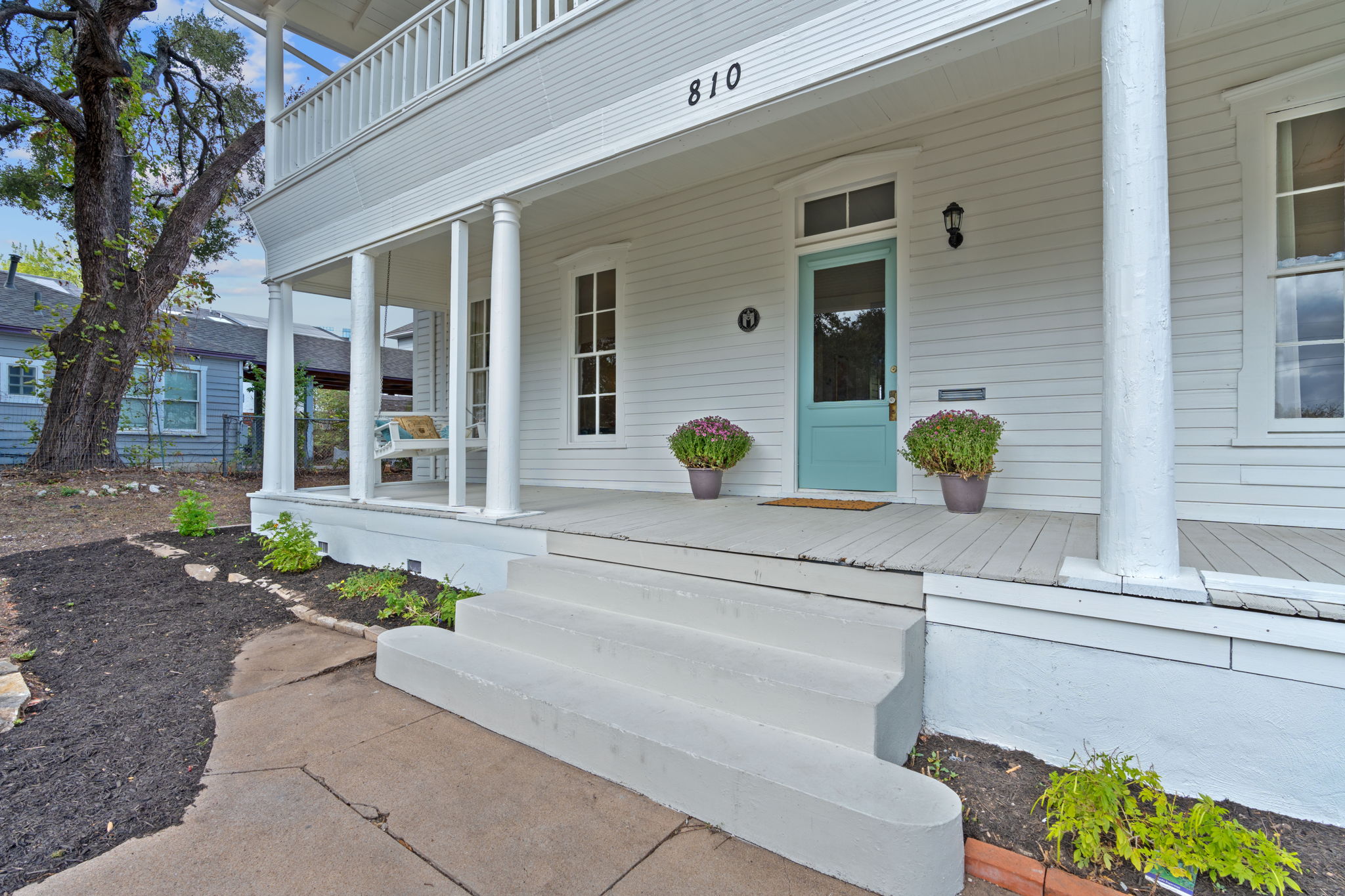 810 East 13th Street Austin, TX 78702 - Photo 2 of 39 a view of a house with potted plants