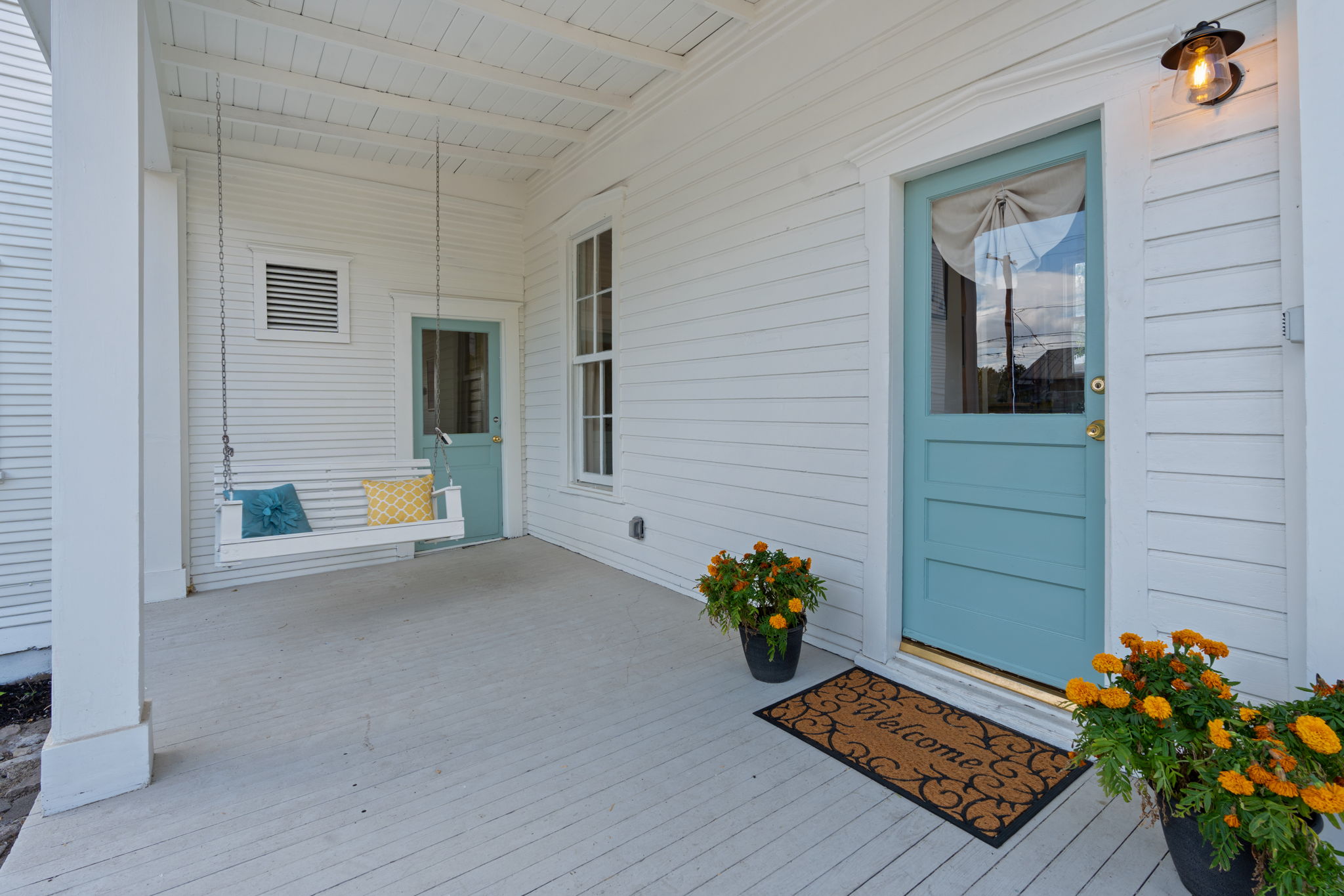 810 East 13th Street Austin, TX 78702 - Photo 29 of 39 a front view of a house with wooden floor