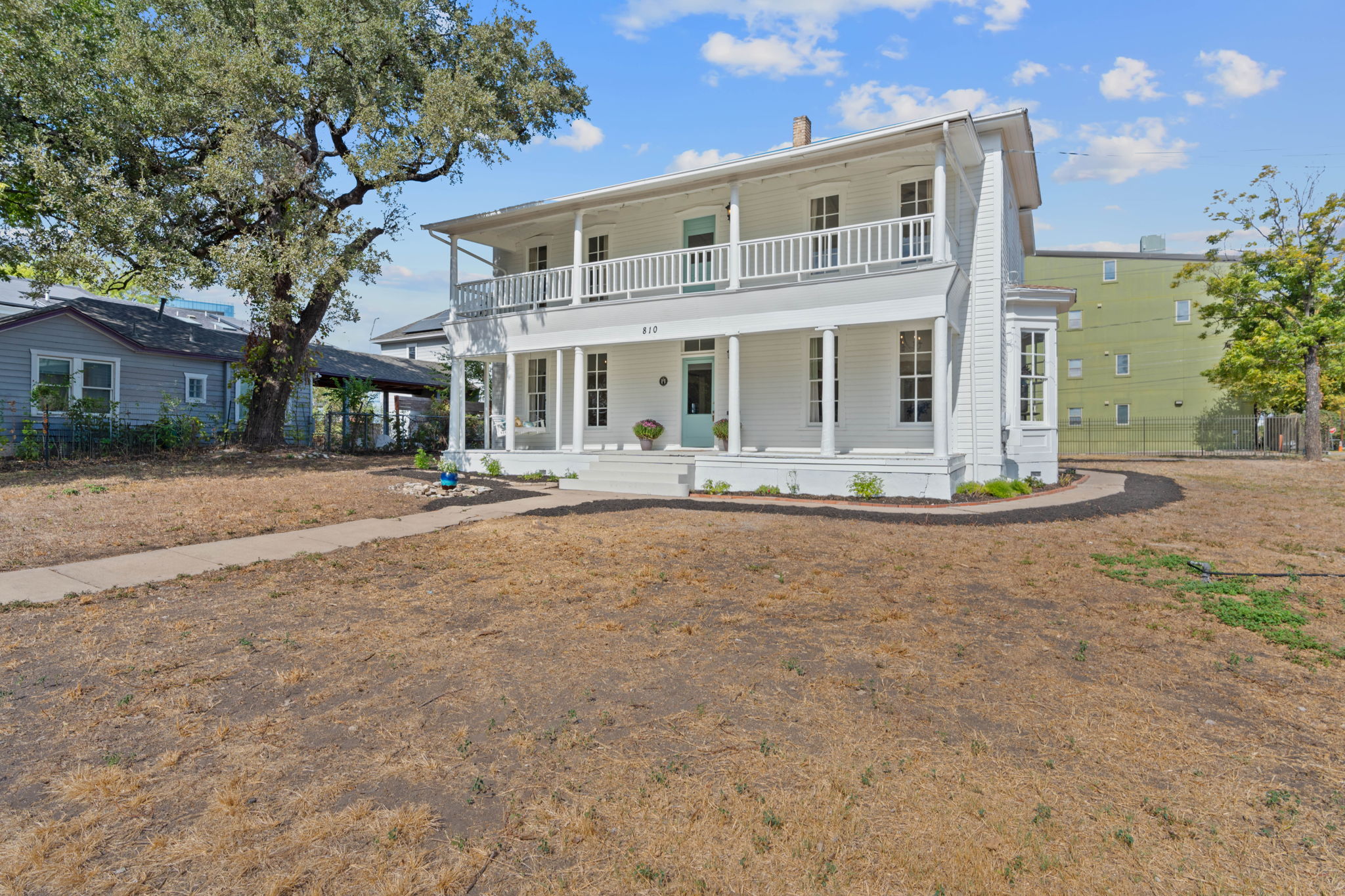 810 East 13th Street Austin, TX 78702 - Photo 30 of 39 a front view of a building with street view