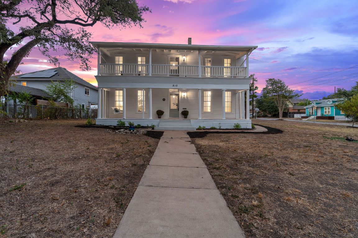 810 East 13th Street Austin, TX 78702 - Photo 33 of 39 a front view of a house with a yard