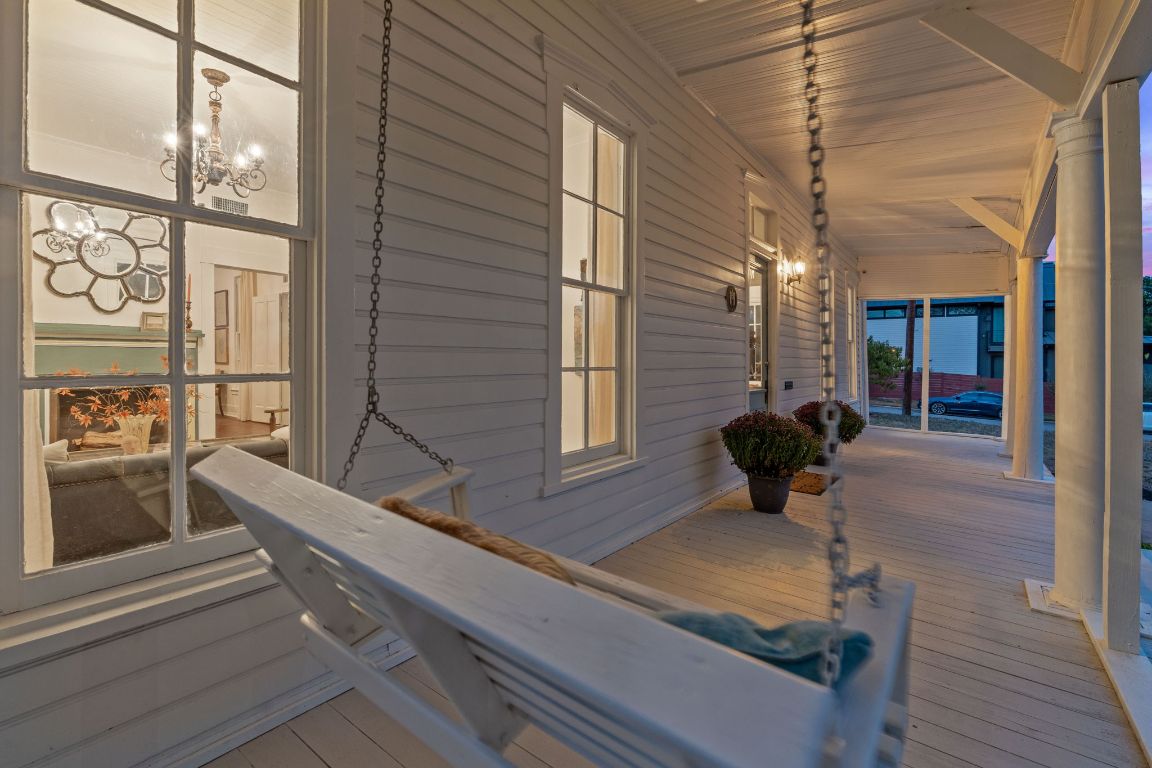 810 East 13th Street Austin, TX 78702 - Photo 35 of 39 a view of a living room and bathroom