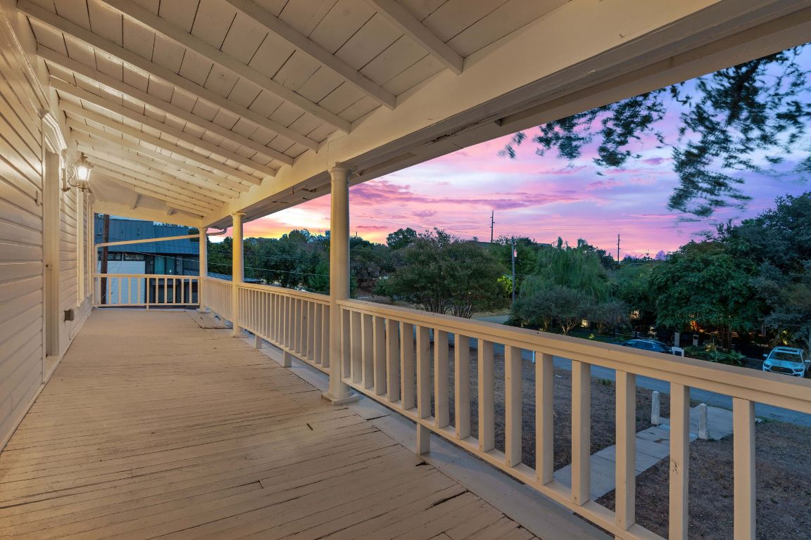 810 East 13th Street Austin, TX 78702 - Photo 37 of 39 a view of a balcony