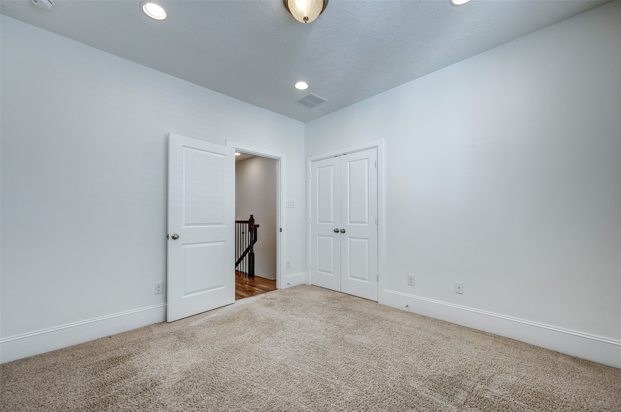 1413 Patterson Street Houston, TX 77007 - Photo 29 of 37 Double door closet