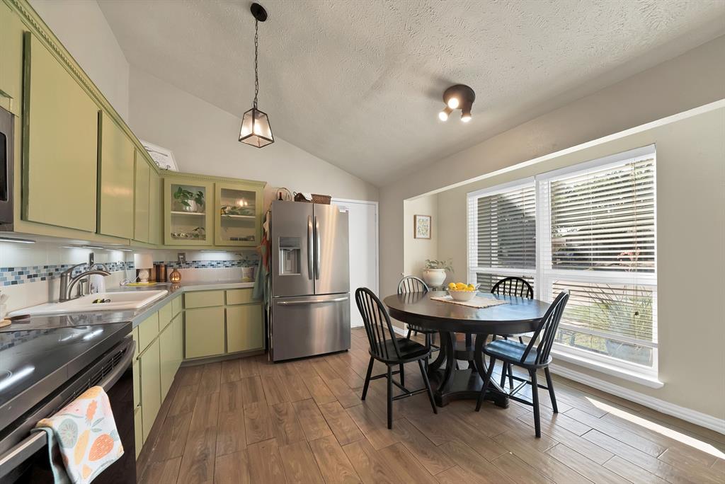 9519 County View Road Dallas, TX 75249 - Photo 9 of 31