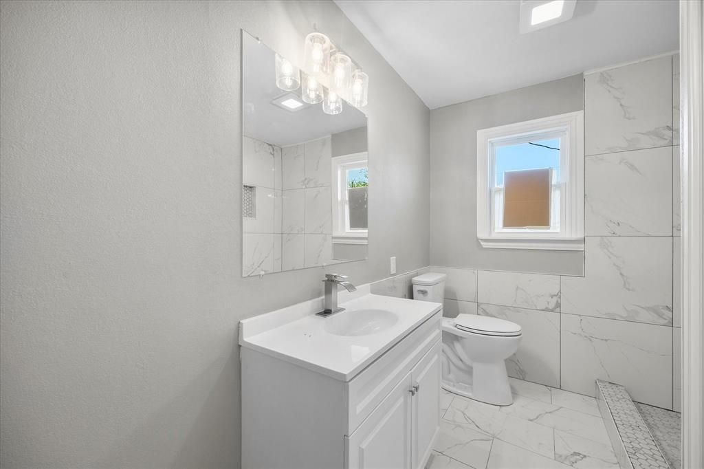 445 Canal Street Quinlan, TX 75474 - Photo 12 of 23 a bathroom with a toilet sink and mirror