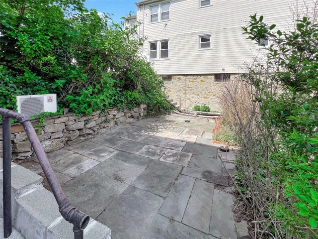 a view of a yard with plants