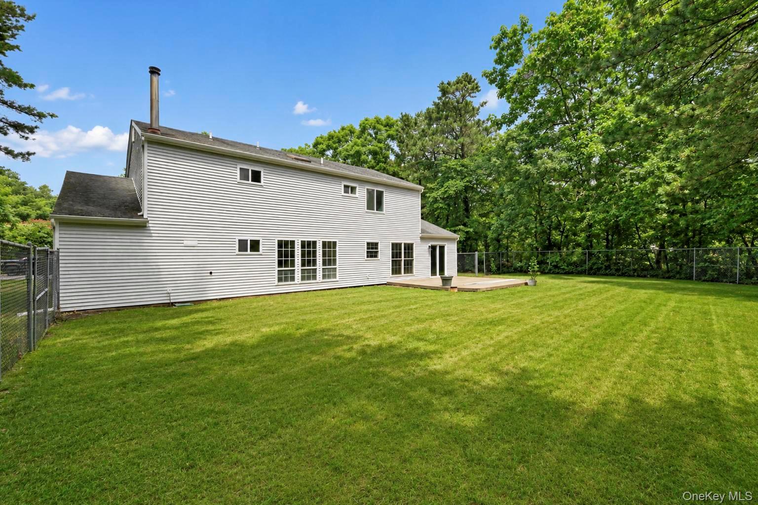 11 Bates Lane Ridge, NY 11961 - Photo 33 of 38 Gallery Image 33