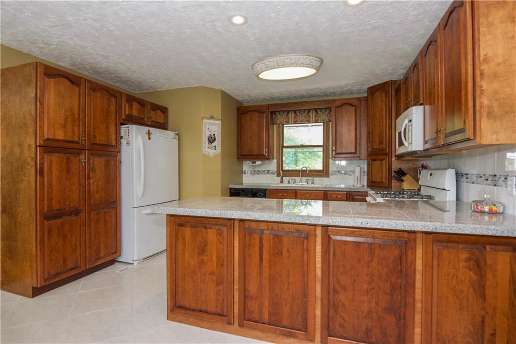 731 East New Road Greenfield, IN 46140 - Photo 5 of 20 Gallery Image 5