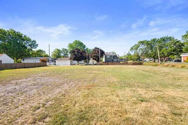 $33,000 | 652 Penfield Street, Beecher, IL 60401