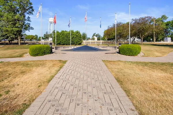 $33,000 | 652 Penfield Street, Beecher, IL 60401