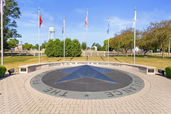 $33,000 | 652 Penfield Street, Beecher, IL 60401