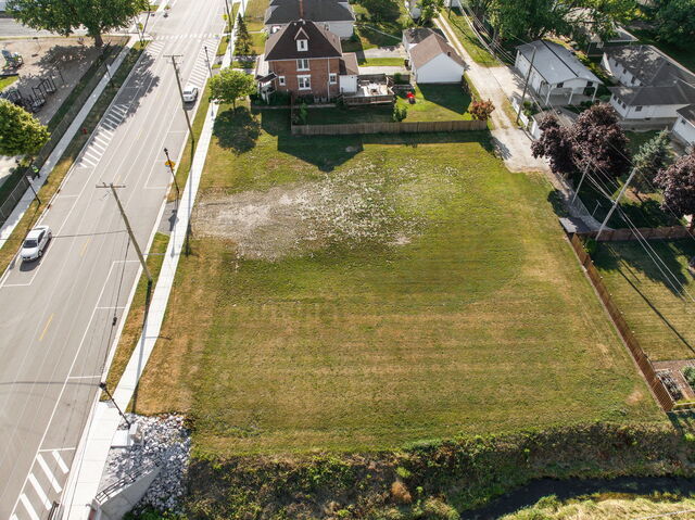 652 Penfield Street Beecher, IL 60401 - Photo 4 of 16 a view of residential houses with swimming pool