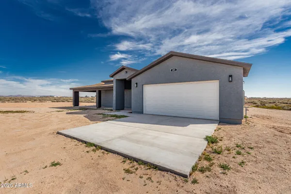 a view of a garage