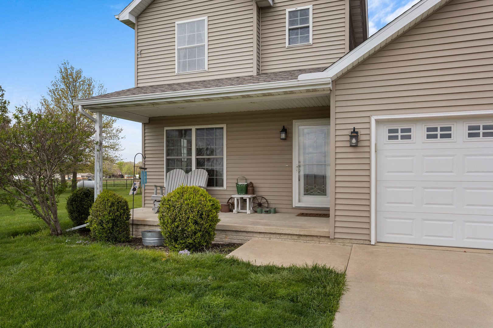 7739 Lakewood Road Weldon, IL 61882 - Photo 3 of 35 a front view of a house with garden