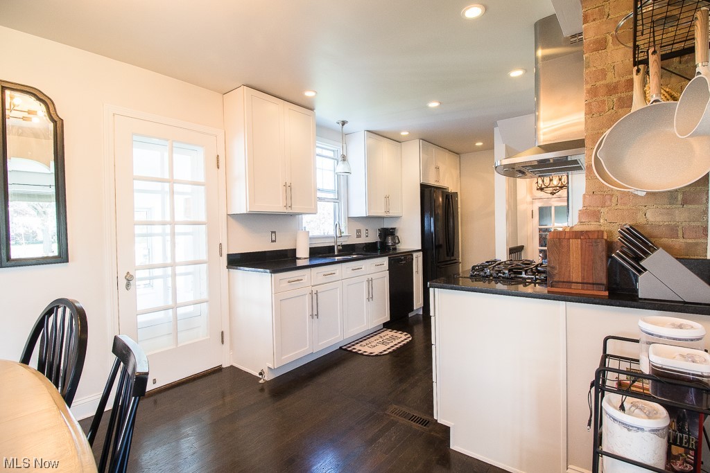 4639 Anderson Road Cleveland, OH 44121 - Photo 6 of 35