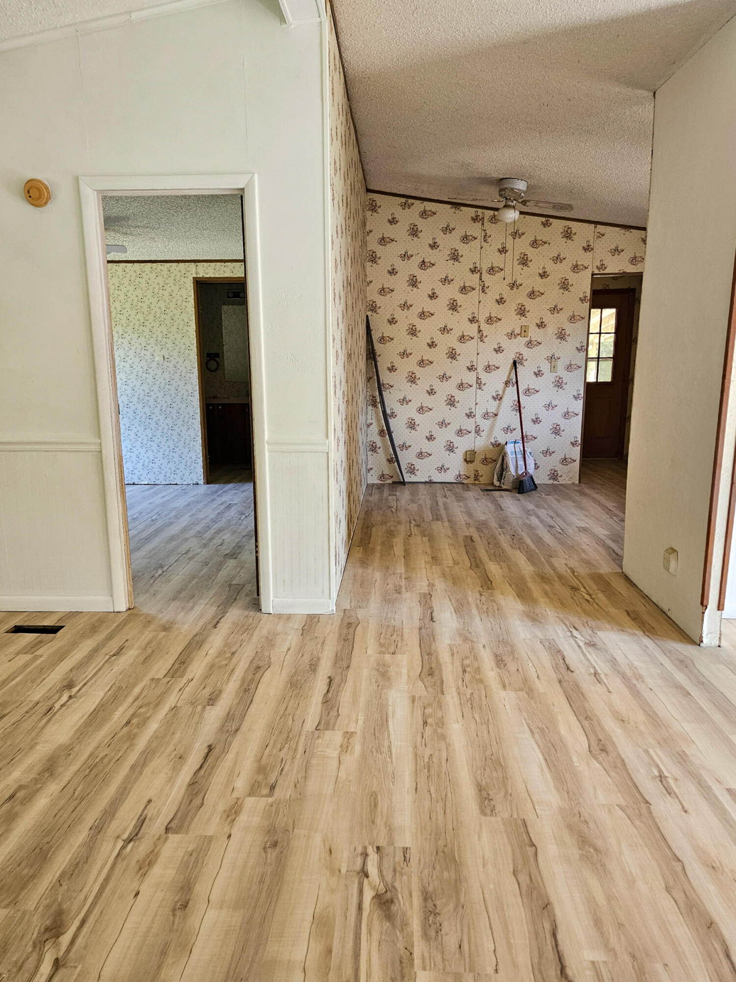 998 Post Oak Road Willow Springs, MO 65793 - Photo 8 of 29 401603323499476825-2