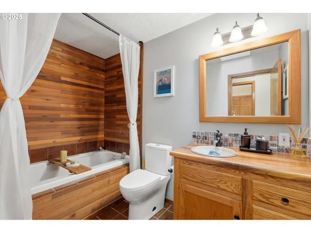 $939,900 | 21645 Southwest McCormick Hill Road, Hillsboro, OR 97123