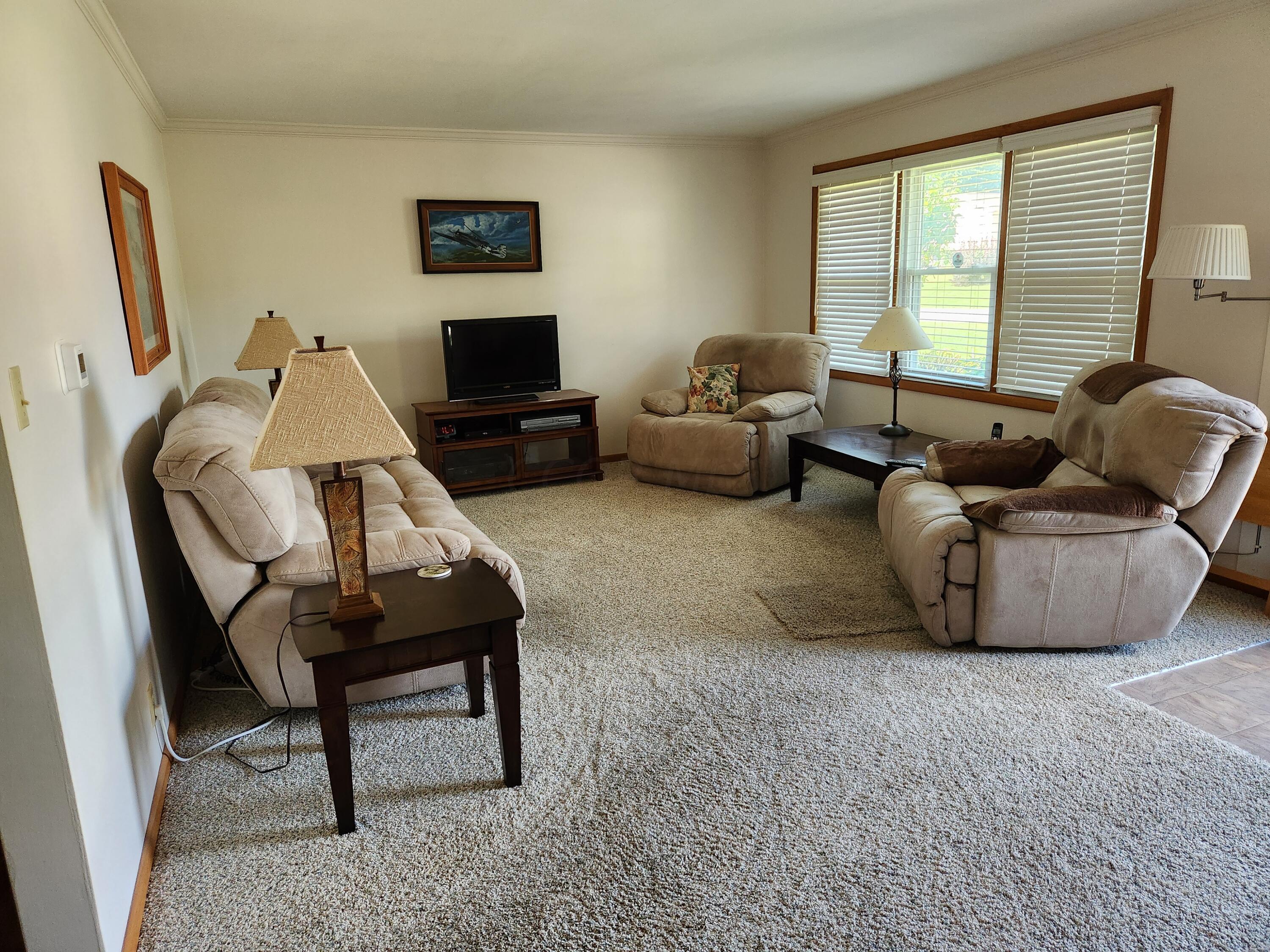 79 Elmridge Road Mansfield, OH 44907 - Photo 2 of 20 Living Room