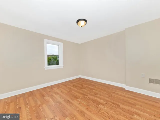 $300,000 | 15733-15735 Fenton Avenue, Williamsport, MD 21795