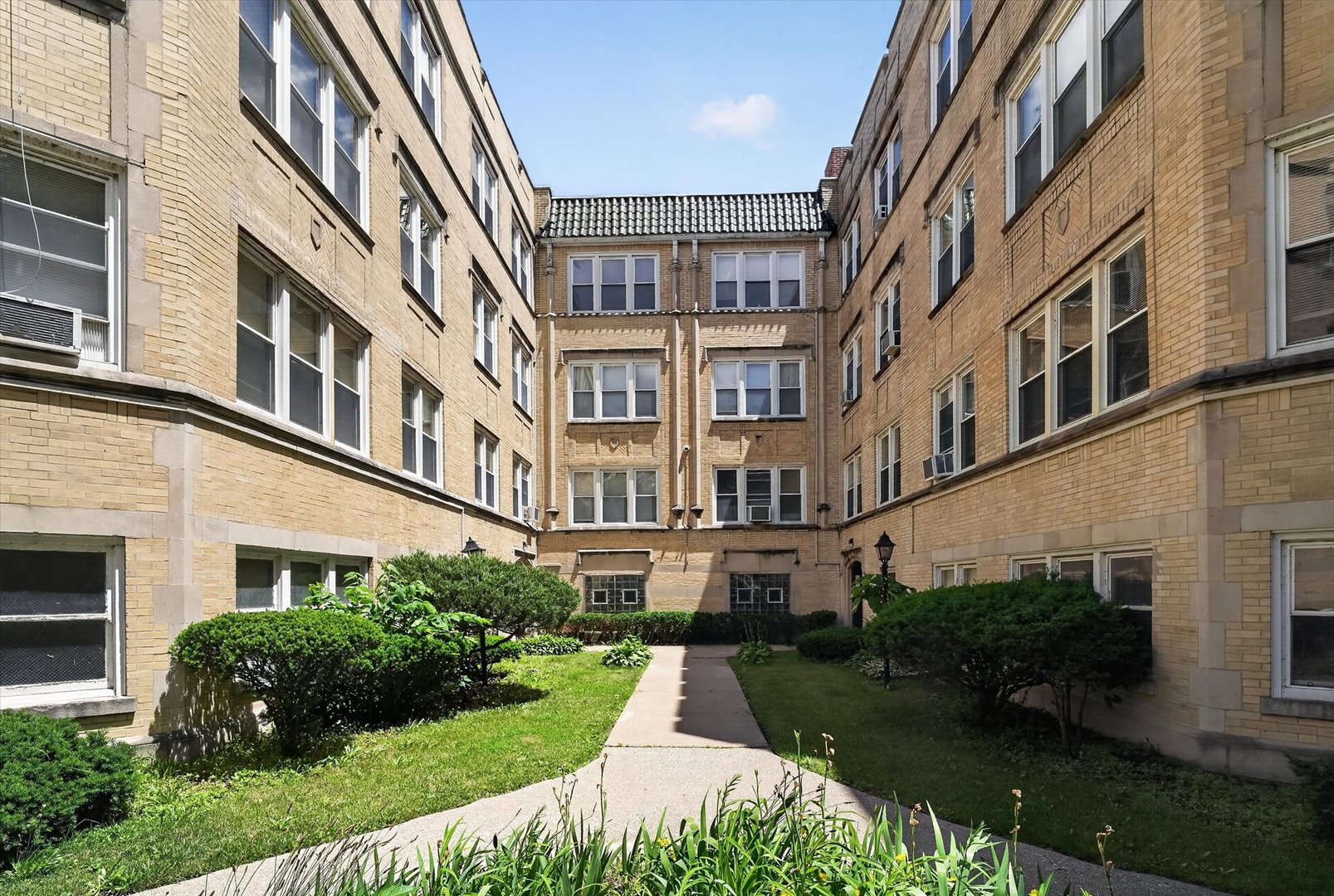 7017 South Merrill Avenue, Unit 305 Chicago, IL 60649 - Photo 5 of 41