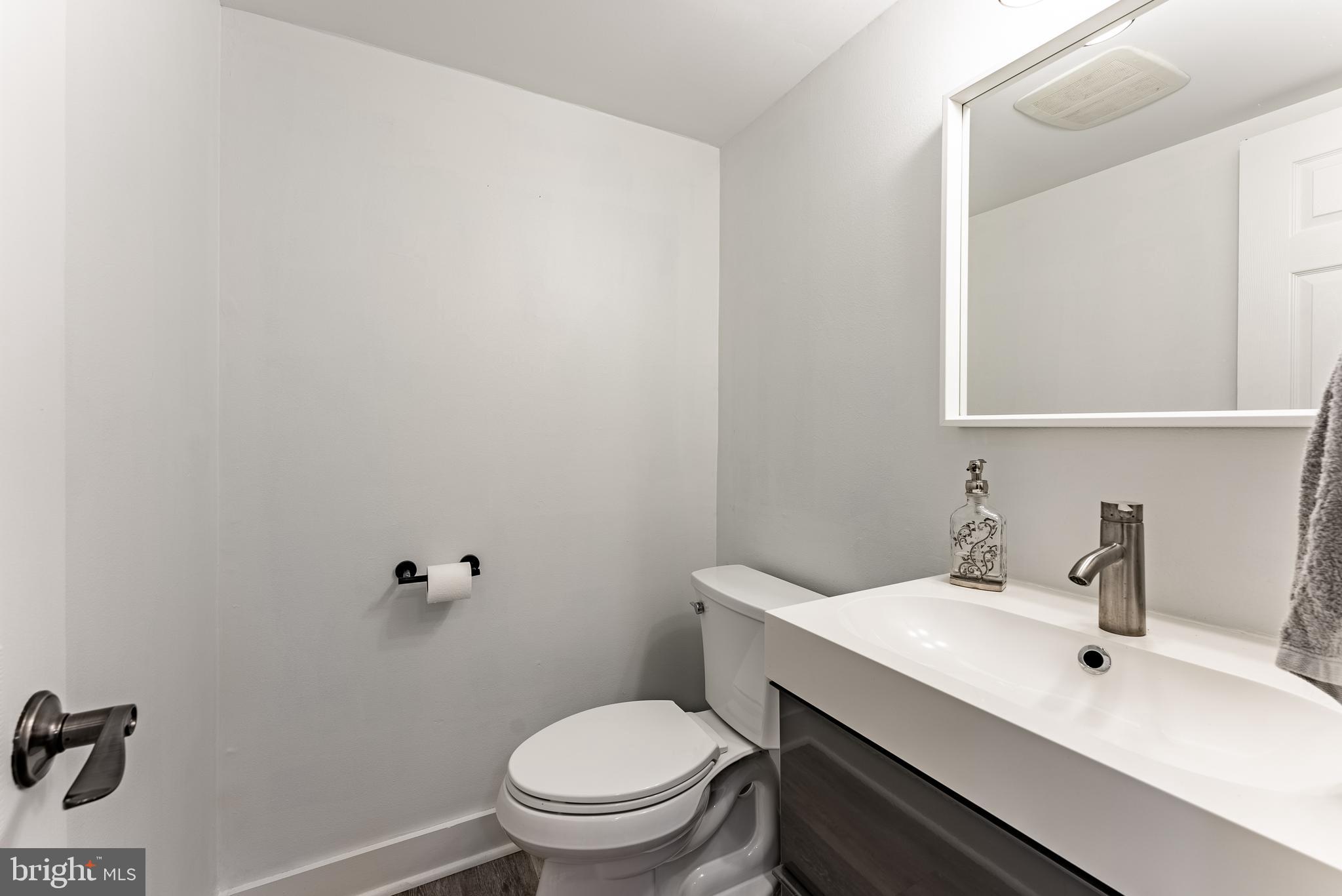 2045 Winged Foot Court Reston, VA 20191 - Photo 8 of 39 a bathroom with a sink mirror and toilet