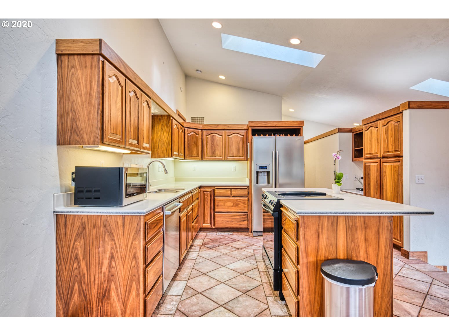 605 East 50th Avenue Eugene, OR 97405 - Photo 5 of 32