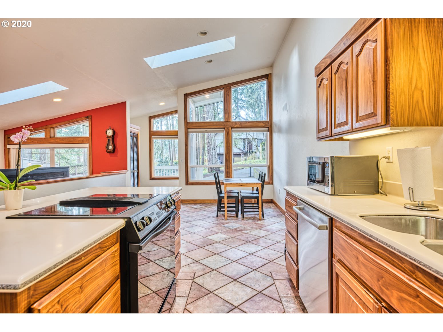 605 East 50th Avenue Eugene, OR 97405 - Photo 7 of 32