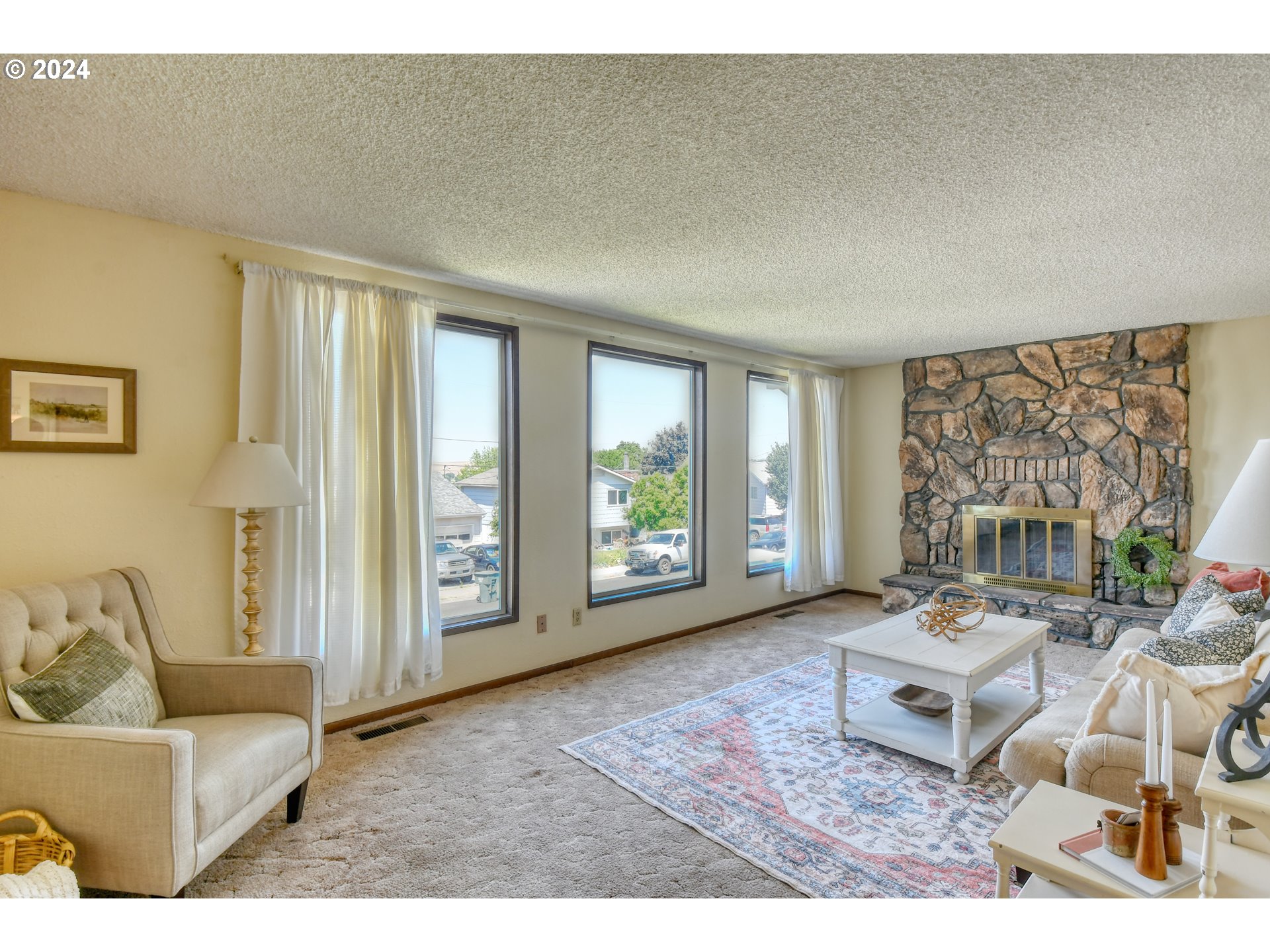 2218 Southwest Ladow Avenue Pendleton, OR 97801 - Photo 5 of 34 a living room with furniture and a large window