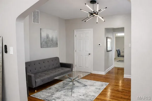$325,000 | 1401 East Prairie Avenue, St. Louis, MO 63107