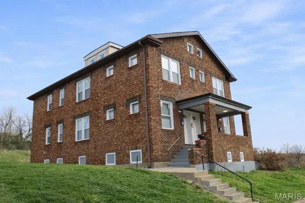$325,000 | 1401 East Prairie Avenue, St. Louis, MO 63107