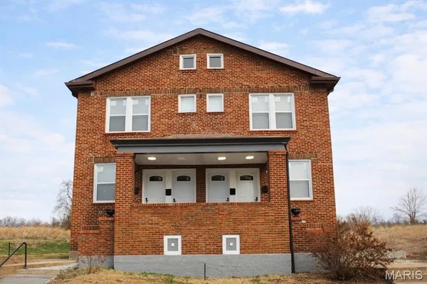 $325,000 | 1401 East Prairie Avenue, St. Louis, MO 63107