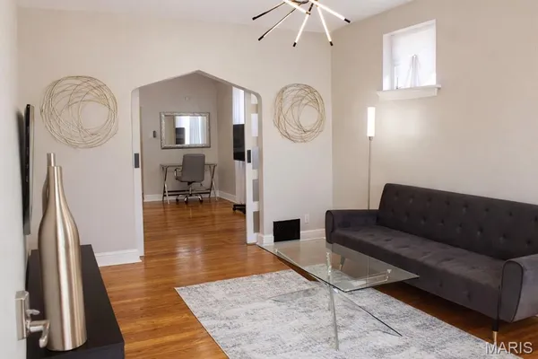 $325,000 | 1401 East Prairie Avenue, St. Louis, MO 63107