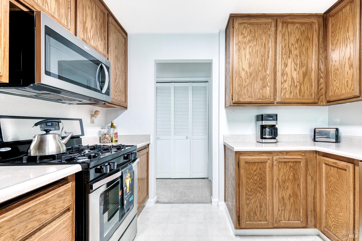 30 Regents Circle Rohnert Park, CA 94928 - Photo 18 of 43