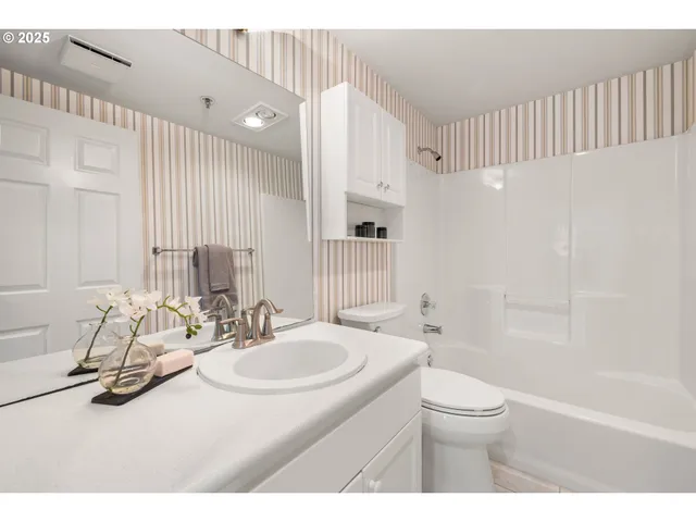 $299,000 | 15420 Northeast Knott Street, Unit 2, Portland, OR 97230