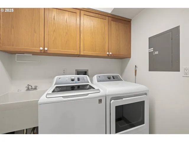 $299,000 | 15420 Northeast Knott Street, Unit 2, Portland, OR 97230