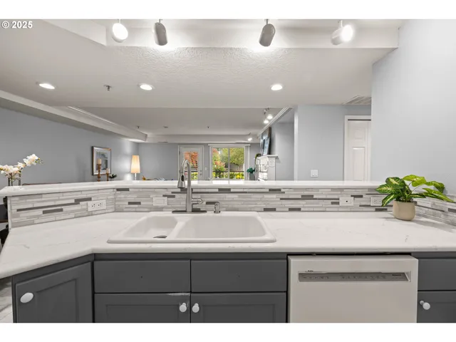 $299,000 | 15420 Northeast Knott Street, Unit 2, Portland, OR 97230